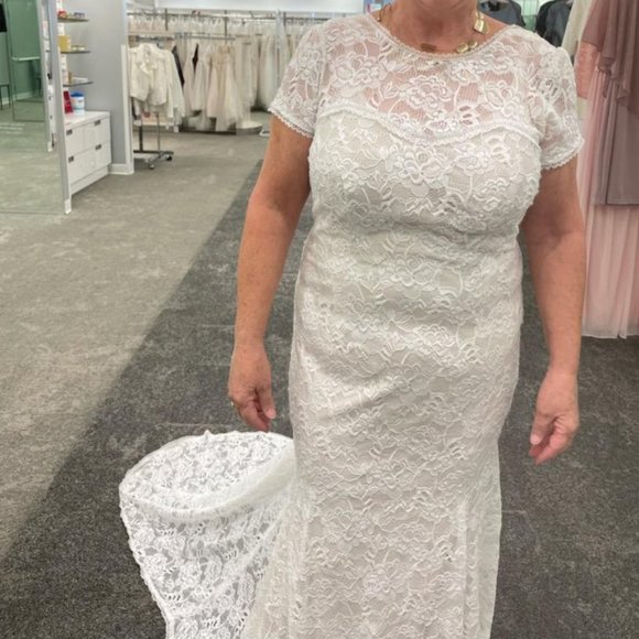 Wedding Dress - Picture 2 of 2